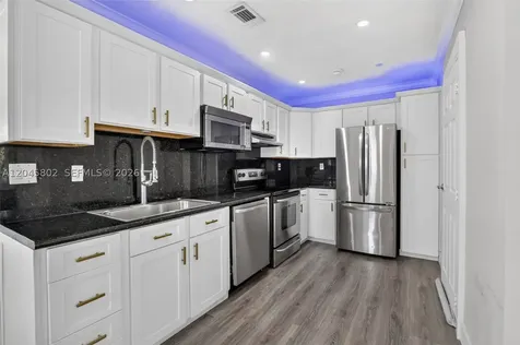 1300 N 70th Terrace Hollywood FL 33024