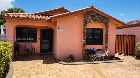 2588 W 64th Street Hialeah FL 33016