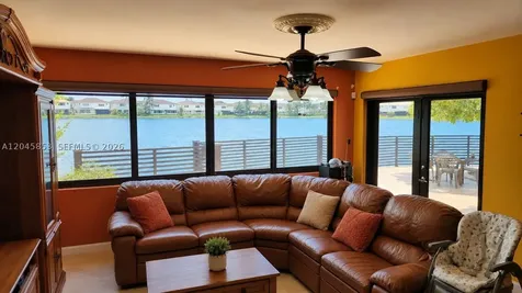 2588 W 64th Street Hialeah FL 33016