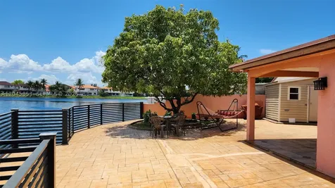 2588 W 64th Street Hialeah FL 33016