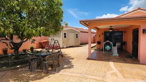 2588 W 64th Street Hialeah FL 33016