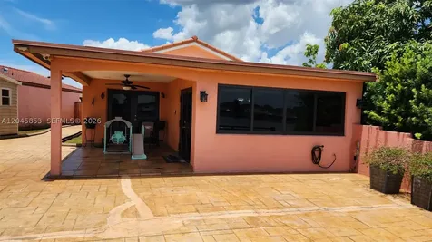 2588 W 64th Street Hialeah FL 33016