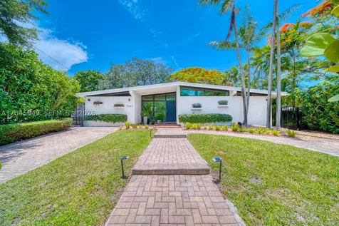 7055 SW 84th Avenue Miami FL 33143
