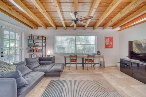 7055 SW 84th Avenue Miami FL 33143
