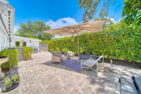 7055 SW 84th Avenue Miami FL 33143