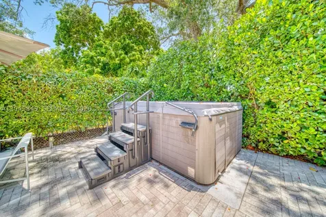 7055 SW 84th Avenue Miami FL 33143