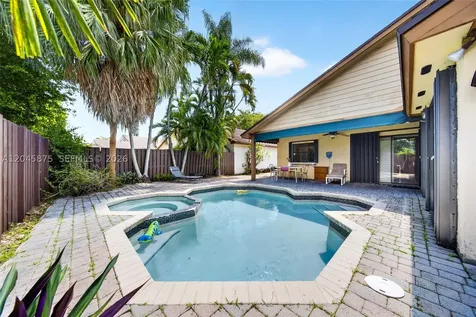 5212 SW 151st Place Miami FL 33185