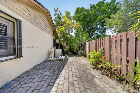 5212 SW 151st Place Miami FL 33185