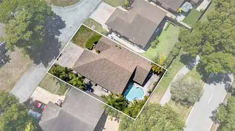 5212 SW 151st Place Miami FL 33185
