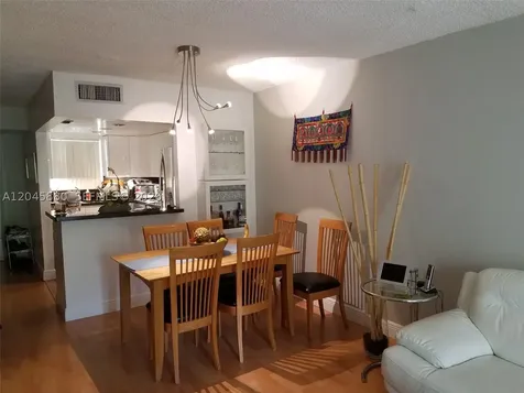 9371 Fontainebleau Boulevard Miami FL 33172