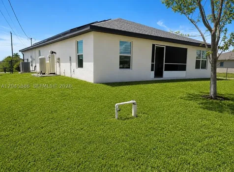 2123 NE 6th Avenue Cape Coral FL 33909