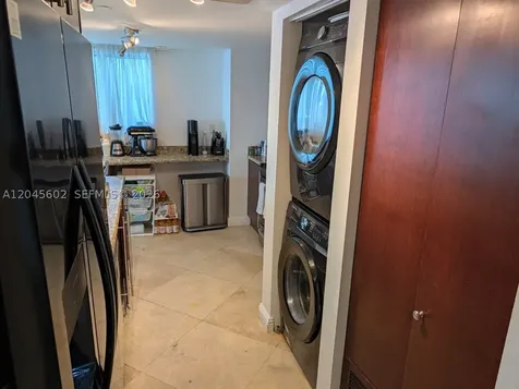 7600 Collins Avenue Miami Beach FL 33141