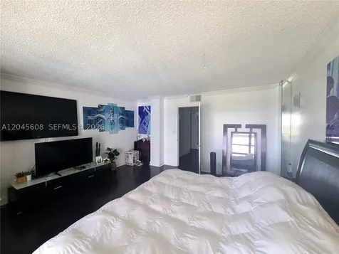 600 NE 36 Street Miami FL 33137