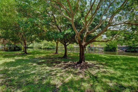 142 SW 127th Terrace Plantation FL 33325