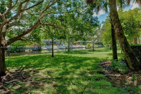 142 SW 127th Terrace Plantation FL 33325