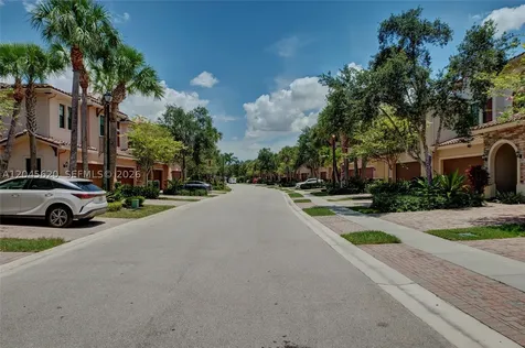 142 SW 127th Terrace Plantation FL 33325