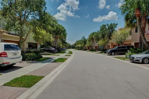 142 SW 127th Terrace Plantation FL 33325