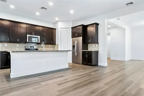 142 SW 127th Terrace Plantation FL 33325