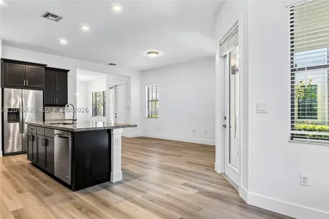 142 SW 127th Terrace Plantation FL 33325