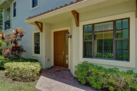 142 SW 127th Terrace Plantation FL 33325