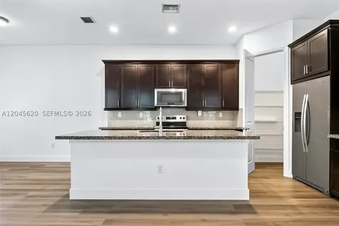 142 SW 127th Terrace Plantation FL 33325