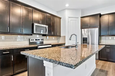 142 SW 127th Terrace Plantation FL 33325