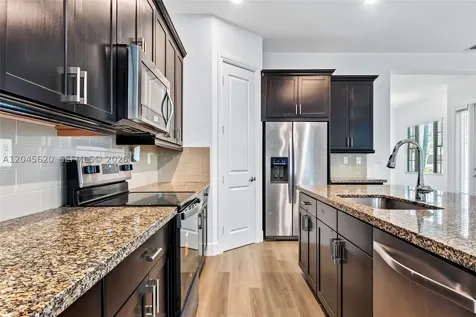 142 SW 127th Terrace Plantation FL 33325