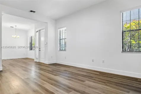 142 SW 127th Terrace Plantation FL 33325