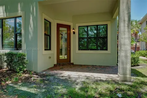 142 SW 127th Terrace Plantation FL 33325