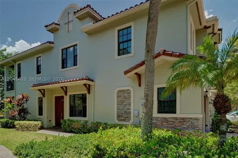 142 SW 127th Terrace Plantation FL 33325