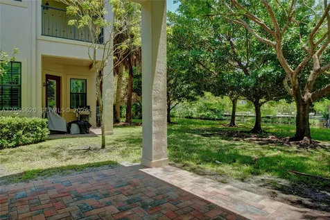 142 SW 127th Terrace Plantation FL 33325
