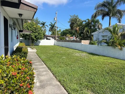 809 NE 2nd St Unit 1-2 Hallandale Beach FL 33009