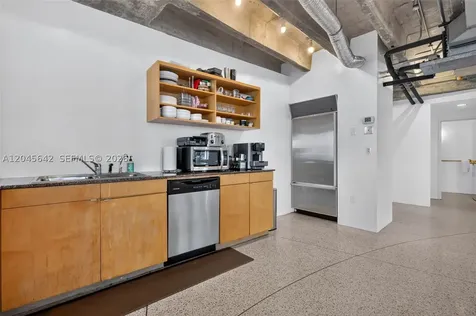 5255 Collins Avenue Miami Beach FL 33140