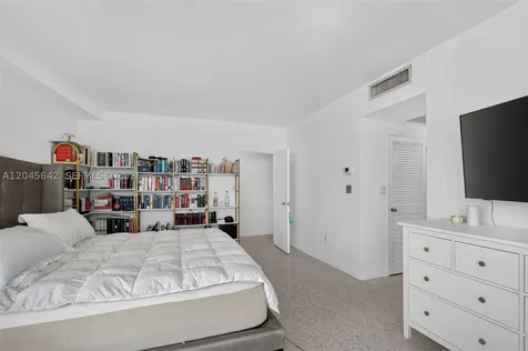 5255 Collins Avenue Miami Beach FL 33140
