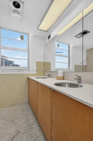 5255 Collins Avenue Miami Beach FL 33140