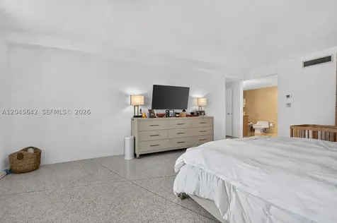 5255 Collins Avenue Miami Beach FL 33140