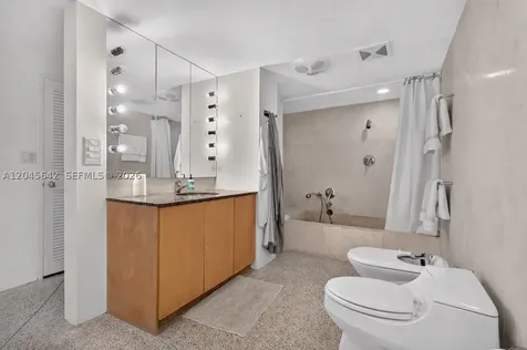 5255 Collins Avenue Miami Beach FL 33140