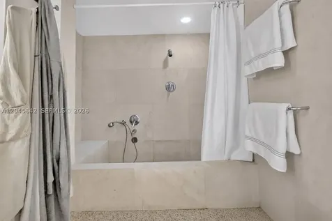 5255 Collins Avenue Miami Beach FL 33140