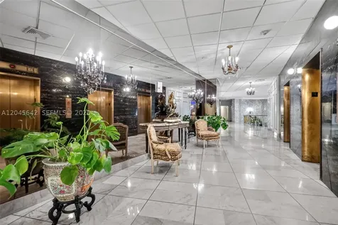 5255 Collins Avenue Miami Beach FL 33140