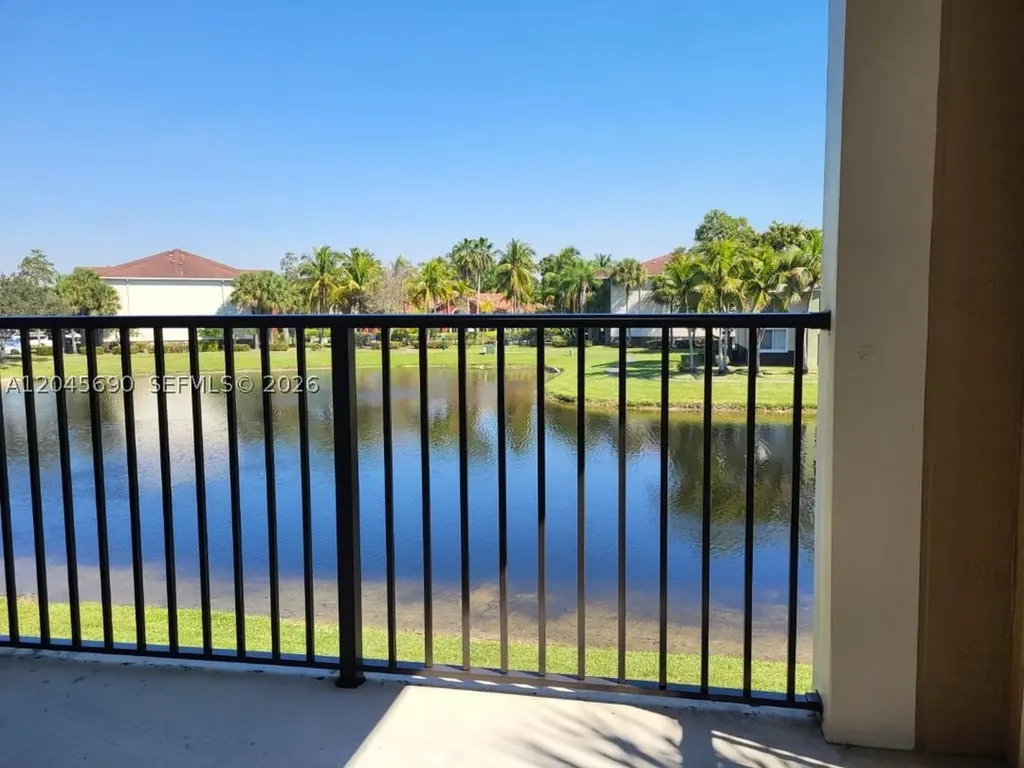 8070 N Nob Hill Road Tamarac FL 33321