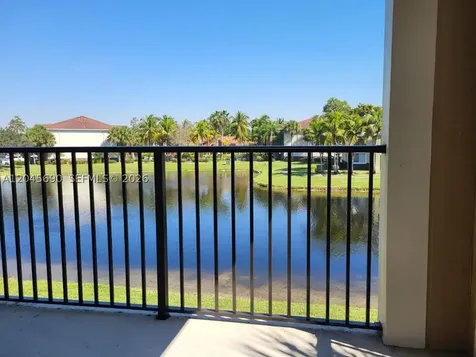 8070 N Nob Hill Road Tamarac FL 33321