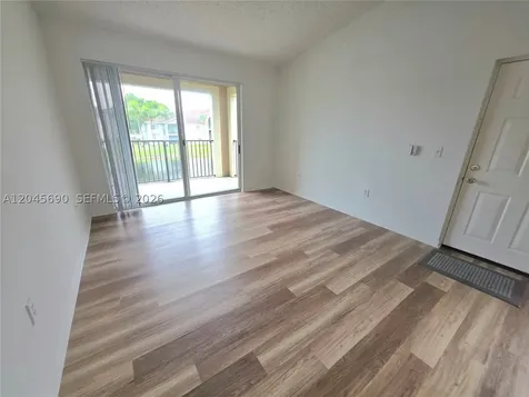 8070 N Nob Hill Road Tamarac FL 33321
