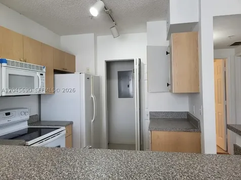 8070 N Nob Hill Road Tamarac FL 33321