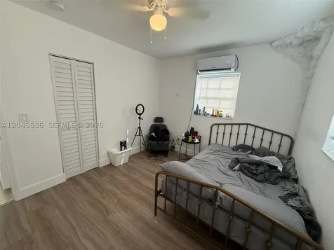 4211 SW 38th Street West Park FL 33023