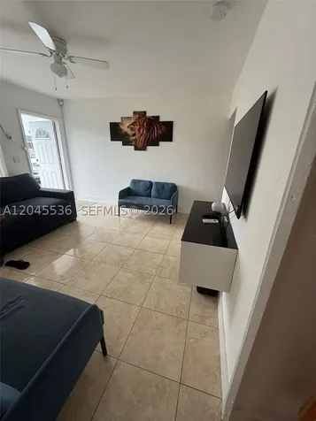 4211 SW 38th Street West Park FL 33023