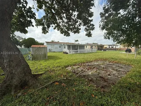 4211 SW 38th Street West Park FL 33023