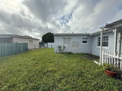 4211 SW 38th Street West Park FL 33023