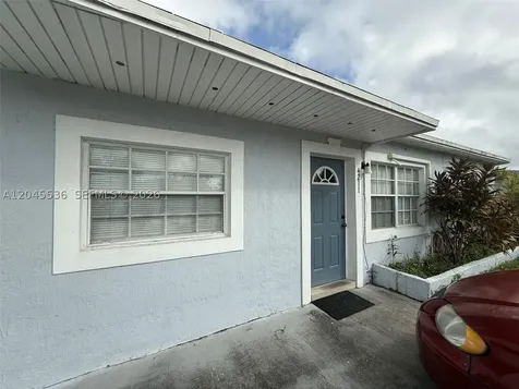 4211 SW 38th Street West Park FL 33023