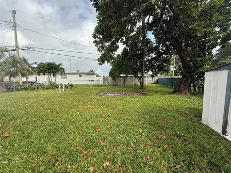 4211 SW 38th Street West Park FL 33023