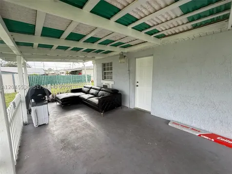 4211 SW 38th Street West Park FL 33023